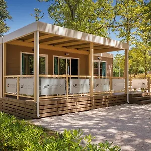 Kompleks wypoczynkowy Mobile Homes Premium Relax Park Umag By Camp4you, Karigador